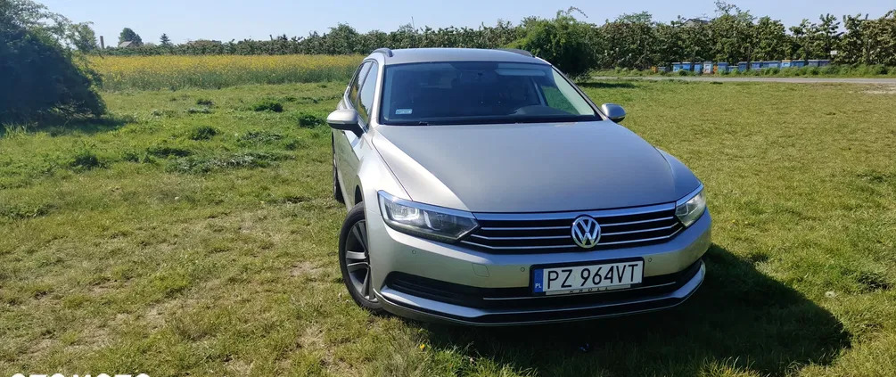 volkswagen passat Volkswagen Passat cena 42900 przebieg: 241000, rok produkcji 2014 z Luboń